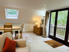 Tranquil 2 Bed Apartment, Cadbury Camp Lane - Image 2