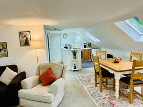 Tranquil 2 Bed Apartment, Cadbury Camp Lane - Image 4