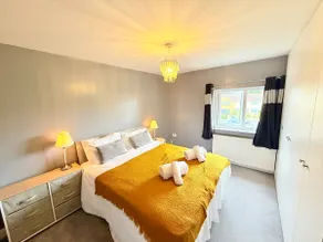 Home in between Bath and Bristol - Sleeps 9 guests - Image 5