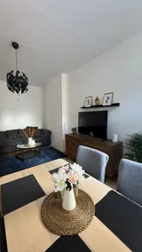 Stylish duplex – sleeps 4, 2 smart TVs - Image 2