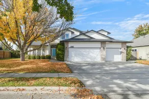 6BR Luxury Home • Sleeps 18 • Outdoor Theater - Image 4