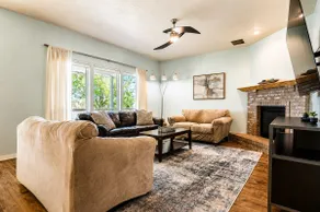Spacious 6BR Family Retreat - Sleeps 18! - Image 2