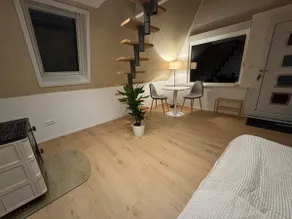 Cozy vacation home right on the water - Image 2