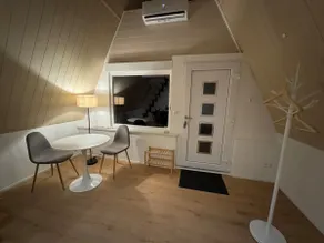 Cozy vacation home right on the water - Image 3