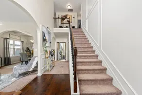 Spacious Elegant Entertainment Home - Image 2