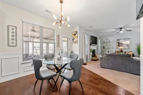 Spacious Elegant Entertainment Home - Image 5