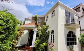 Large house on Calle Santander, near the lake. - Image 3