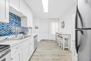 Go Tigers~ King bed, kitchen & laundry - Image 4