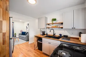 Cozy Luxe 2BR Apartment • Free Parking •Birmingham - Image 2