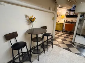 Guest suite with separate entrance and cozy gym! - Image 2