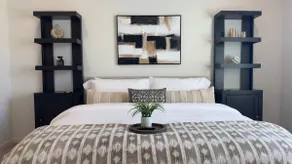 Sunny Folsom Escape: Cozy Vibes & Stylish Stay - Image 2