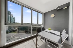 Hamilton Harbour 1Bed Apt - Image 3