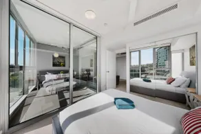 Hamilton Harbour 1Bed Apt - Image 2