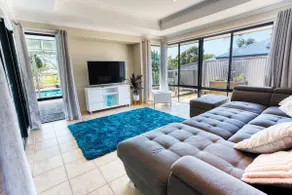 Pool and Putt Paradise - Image 4