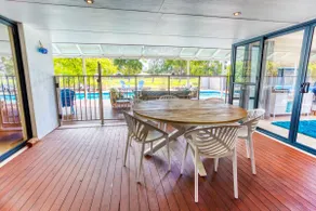 Pool and Putt Paradise - Image 5
