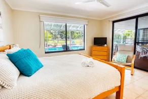 Pool and Putt Paradise - Image 4