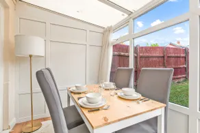 3BR House Parking, Garden & Pet Friendly - Image 5