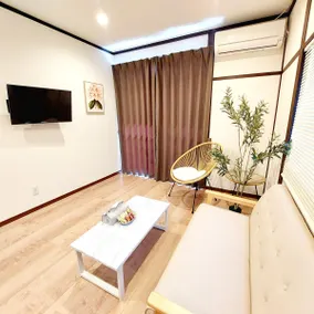 A comfortable stay in Kumamoto with *free parking* and a clean space for couples and small groups Good access to Aso, Kumamoto Castle, and downtown - Image 2