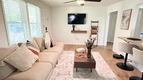 Family Home w/Patio & Fire pit/Near airport & BMW - Image 5