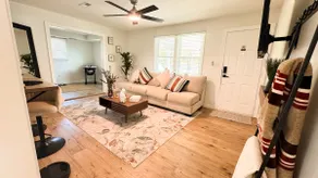 Family Home w/Patio & Fire pit/Near airport & BMW - Image 2