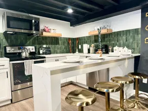 6 Bed Garden Retreat|Wine +GameRoom+2 Living Areas - Image 4