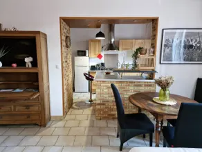 Victoire's house, courtyard near the city center - Image 4