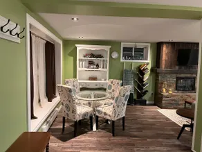 Bright & cheery lower level bachelor apartment. - Image 5