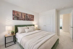 Modern 4BR/4BA | 5 beds-sleeps 10+ | close to 401 - Image 2
