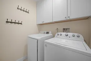 Spacious Retreat | Walk to Stadiums+Free Parking! - Image 4