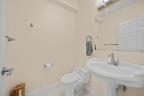 Spacious Retreat | Walk to Stadiums+Free Parking! - Image 5