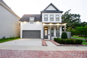 Modern Luxe - Walk to LSU | Spacious 4BR/3.5BA - Image 4