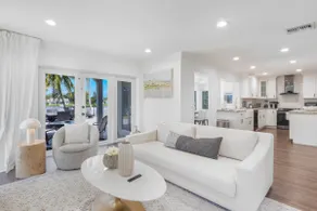 Wellington Lakehouse • Heated Pool & Views - Image 4