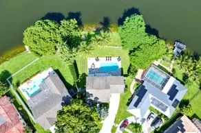 Wellington Lakehouse • Heated Pool & Views - Image 2