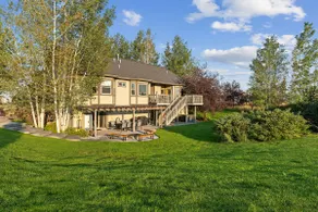 Landscaped retreat with mountain views! - Image 5