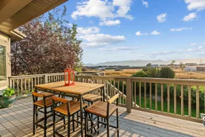 Landscaped retreat with mountain views! - Image 4