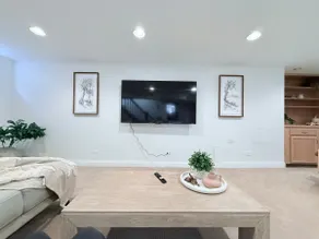 The V House/hot tub/ev charger/fire pit/garage - Image 4