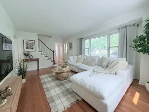 The V House/hot tub/ev charger/fire pit/garage - Image 5