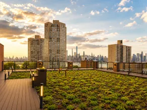 Modern Condo Near NYC Skyline + FREE Parking - Image 5