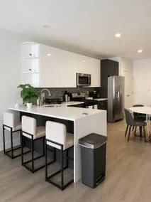 Modern Condo Near NYC Skyline + FREE Parking - Image 3