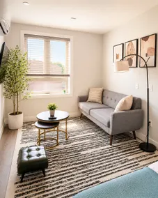 Modern Condo Near NYC Skyline + FREE Parking - Image 2