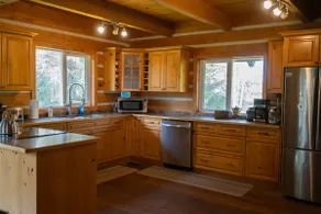 Beautiful lakefront wood chalet in PEC - Image 5
