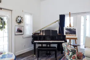 Adorable Comfy Cottage - Image 3
