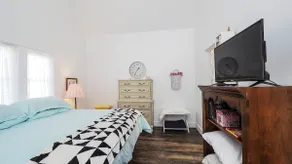 Adorable Comfy Cottage - Image 4
