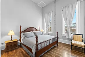 Stylish King Suite | Walk to Downtown | Near OWU - Image 2