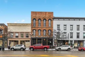 Stylish King Suite | Walk to Downtown | Near OWU - Image 5
