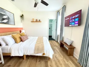 The Royal Cypress Suite, Near UF, Shands, Downtown - Image 4