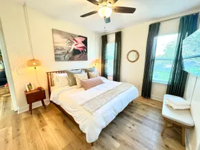 The Royal Cypress Suite, Near UF, Shands, Downtown - Image 2