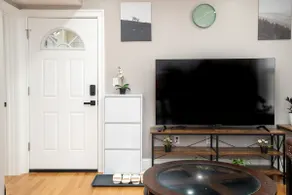 Cozy 3BR Boston w/Parking + Easy City Access 558/2 - Image 4