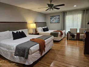 Elegant Colonial 6BR Home w/ Bonus Beds for 20+ - Image 4