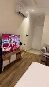 6B - Elegant studio, minutes from the boulevard, self check-in - Image 3